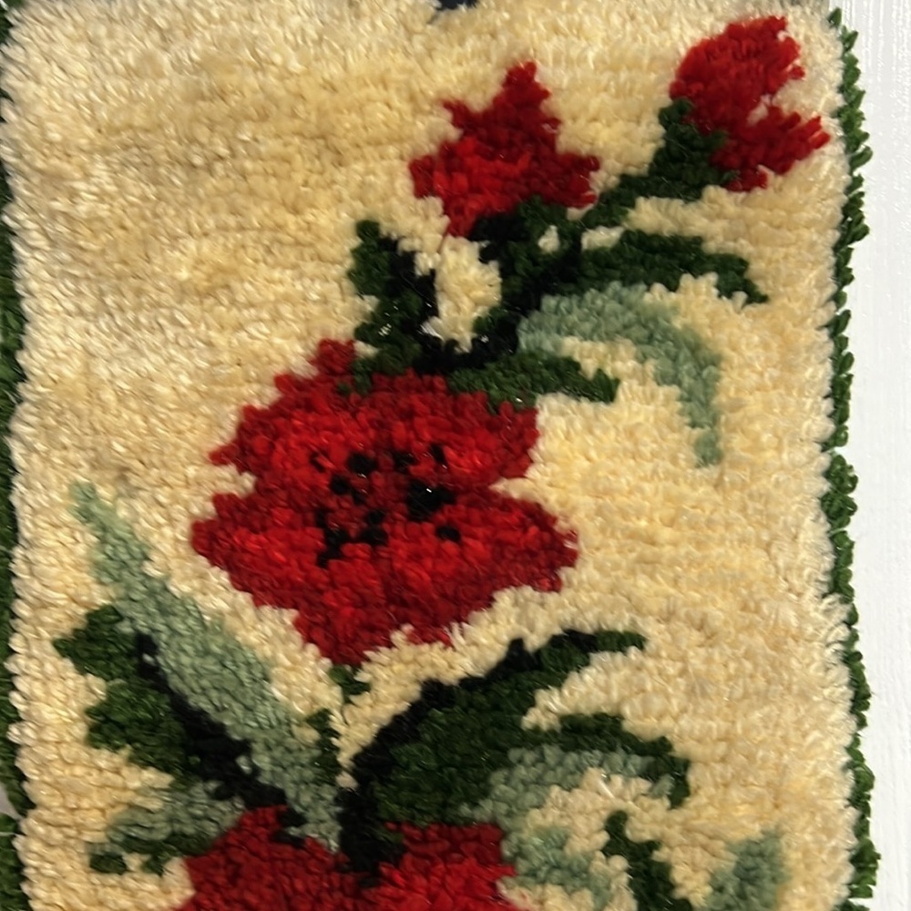 Vintage Latch Hook Rug Wall Art, red florals, Woven Fibre Wall Hanging - Picture 3 of 8
